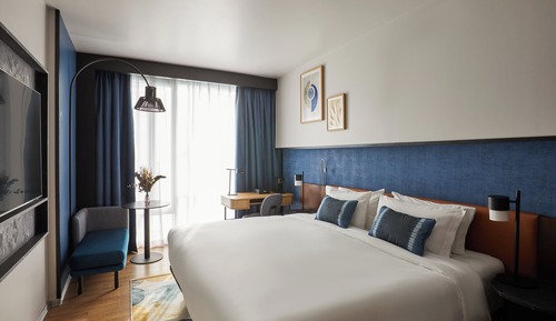 Junior Suite, 1 King Bed with Sofa bed