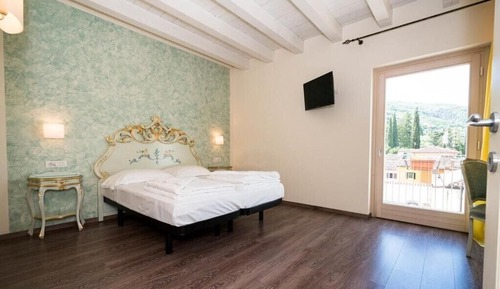 Panoramic Room