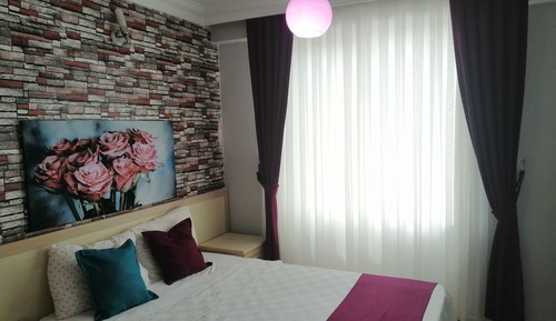 City Apartment, Multiple Beds