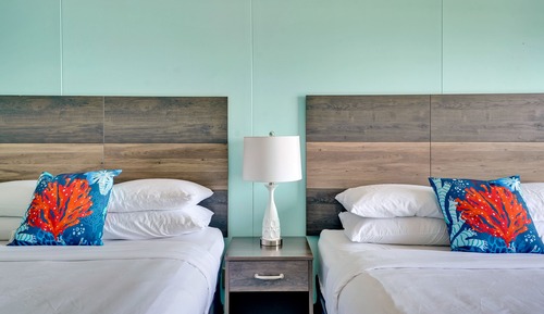 Suite, Kitchen, Poolside