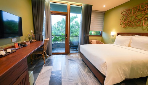 Premier Room, Pool View