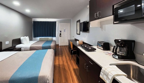 Deluxe Room, 2 Queen Beds, Non Smoking, Kitchenette