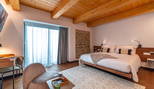 Comfort Room, Balcony