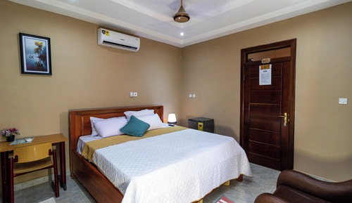 Comfort Room, Garden View