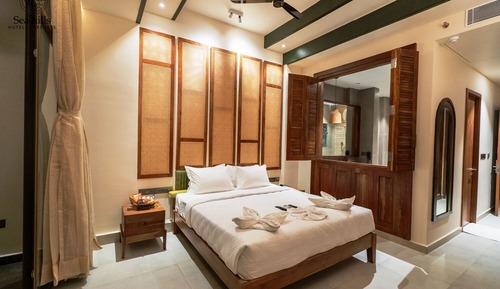 Luxury Room, 1 King Bed, Balcony