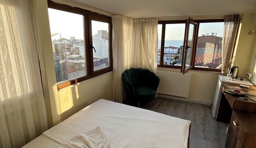 Suite, Sea View