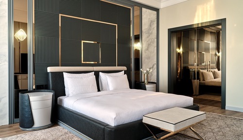 Suite, 1 King Bed (Plaza)