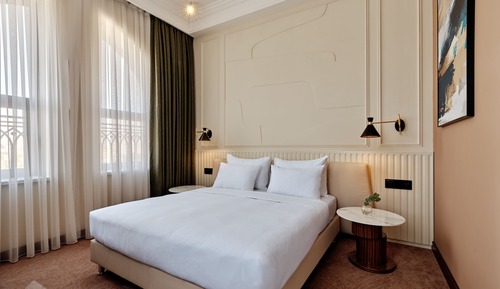 Standard Room, 1 King Bed