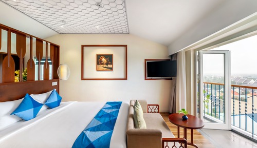 Amina Grand Village + 30 minutes massage per stay