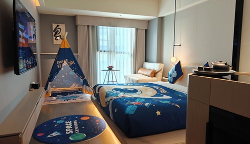 Family Triple Room, 1 Queen Bed with Sofa bed, Non Smoking, City View