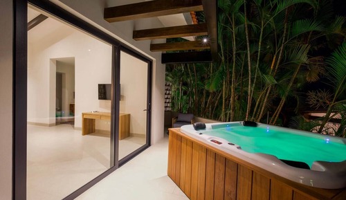 Luxury Room, Hot Tub, Beachside