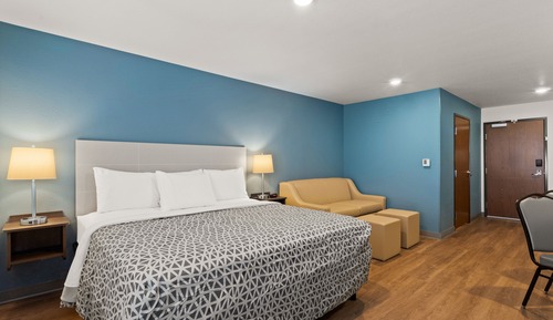 Suite, 1 King Bed, Accessible, Non Smoking