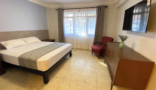 Deluxe Room, 1 Queen Bed