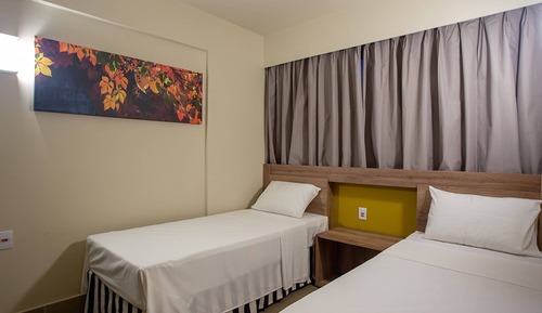 Deluxe Suite (II)