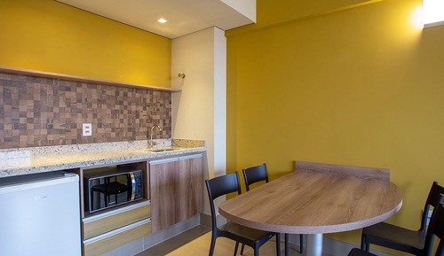 Deluxe Suite (I)
