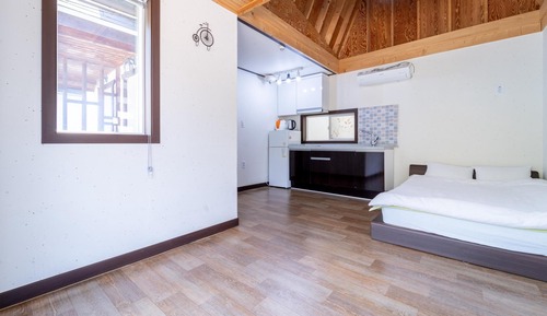 Basic Room, 1 Bedroom (blackwhite 2ho)