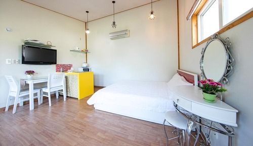 Basic Room, 1 Bedroom (Applemint ( F1 /1Dog Stay Free ))