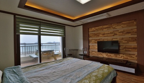 Room (Ocean No 202)
