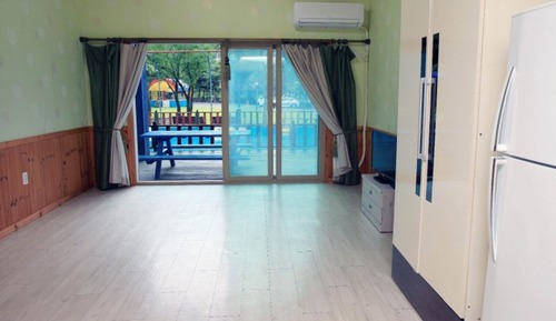 Room (Room 101)
