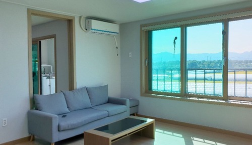 Room (Family Room)