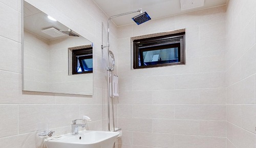 Room (Room 106 (Independent Pool Villa 5/1 )