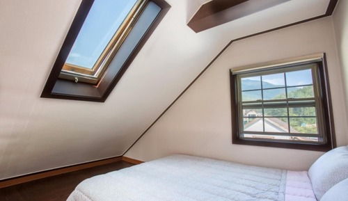 Room (By valley (2nd floor duplex))