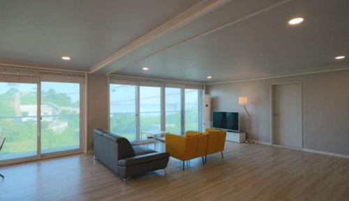 Room (P101)