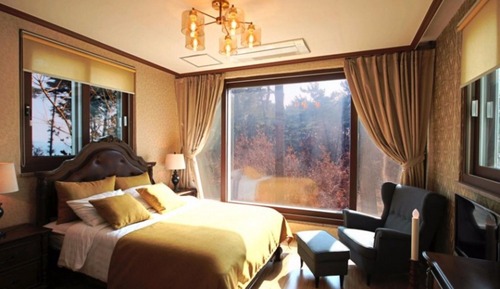 Room (B102)