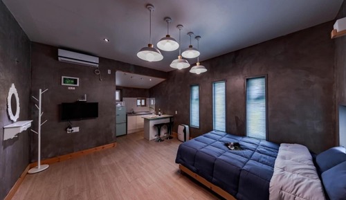 Room (L1)