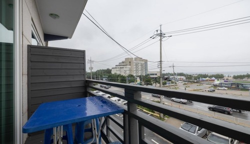 Room (Room 302 (ocean view) no bed)