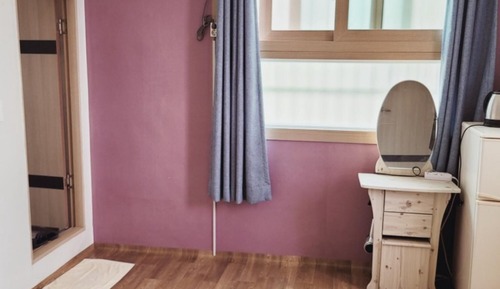 Room (Room 201(Bedroom))