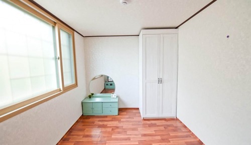 Room (Annex)