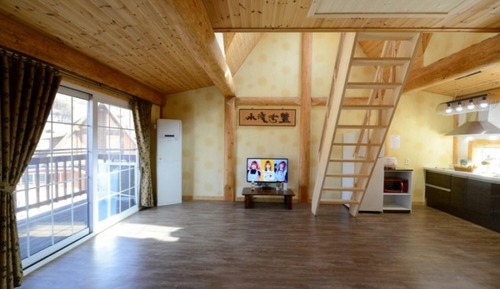 Room (Maru 202)