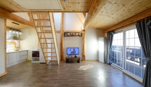 Room (Maru 201)