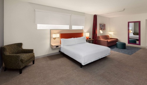 Studio Suite, 1 King Bed, Mobility Accessible, Non Smoking (Bathtub w/ Grab Bars)