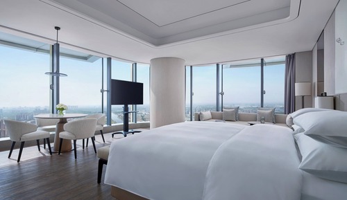 Club Studio, 1 King Bed