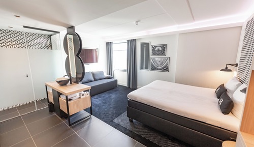 Deluxe Studio Suite