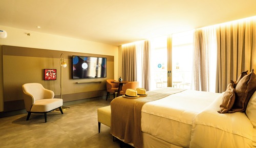 Romantic Studio Suite, 1 King Bed, Bathtub, Ocean View