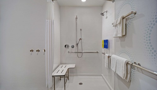 Room, 2 Queen Beds, Accessible (Mobility & Hearing, Roll-In Shower)