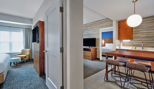 Suite, 2 Bedrooms (Mobility/Hearing Accessible, Tub)