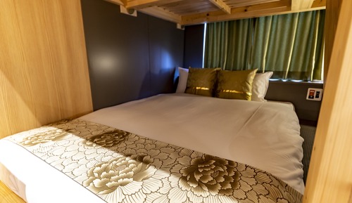 304GB Gold Big Bed, Non smoking