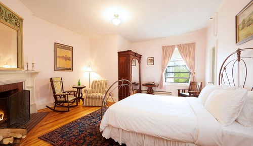Classic Room, Fireplace, Mountain View (Richmond)