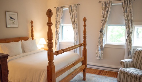 Classic Room, 1 Queen Bed (Leighton Rollins)