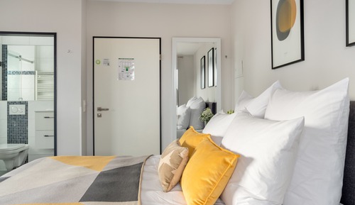Medium Studio with Kitchenette