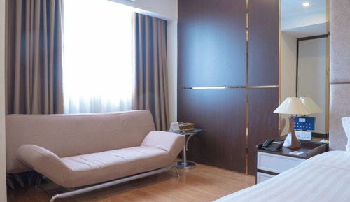 Deluxe Twin Room (with Window)