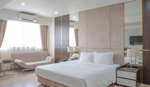 Deluxe Double Room (with Window)