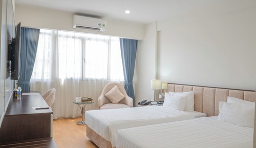 Superior Twin Room, City View