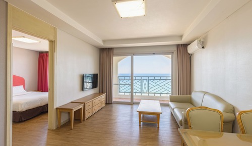 Resort Suite (No Kitchen/Ocean View/Bed)