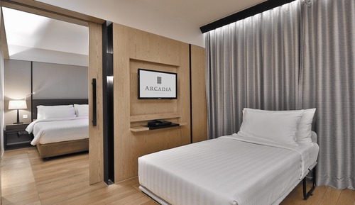 One Bedroom Deluxe King Suite