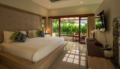 Suite, 1 King Bed with Sofa bed, Garden View